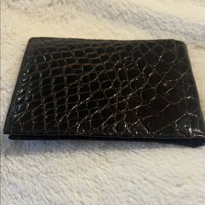 New Never Used Elegant Brown100%  Authentic Crocodile Pattern Learher Wallet